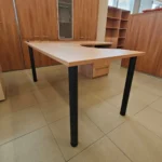 Dešininis kampinis darbo stalas su stalčių bloku - Image 4