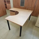 Kairinis kampinis darbo stalas su stalčių bloku - Image 4