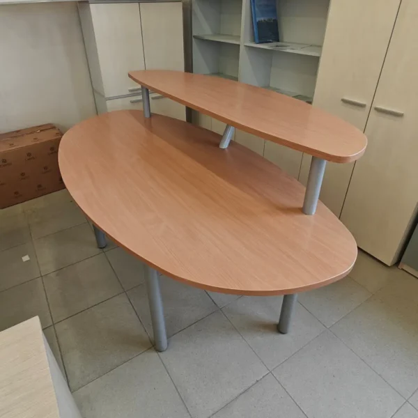 Virtuvės stalas su paaukštinimu