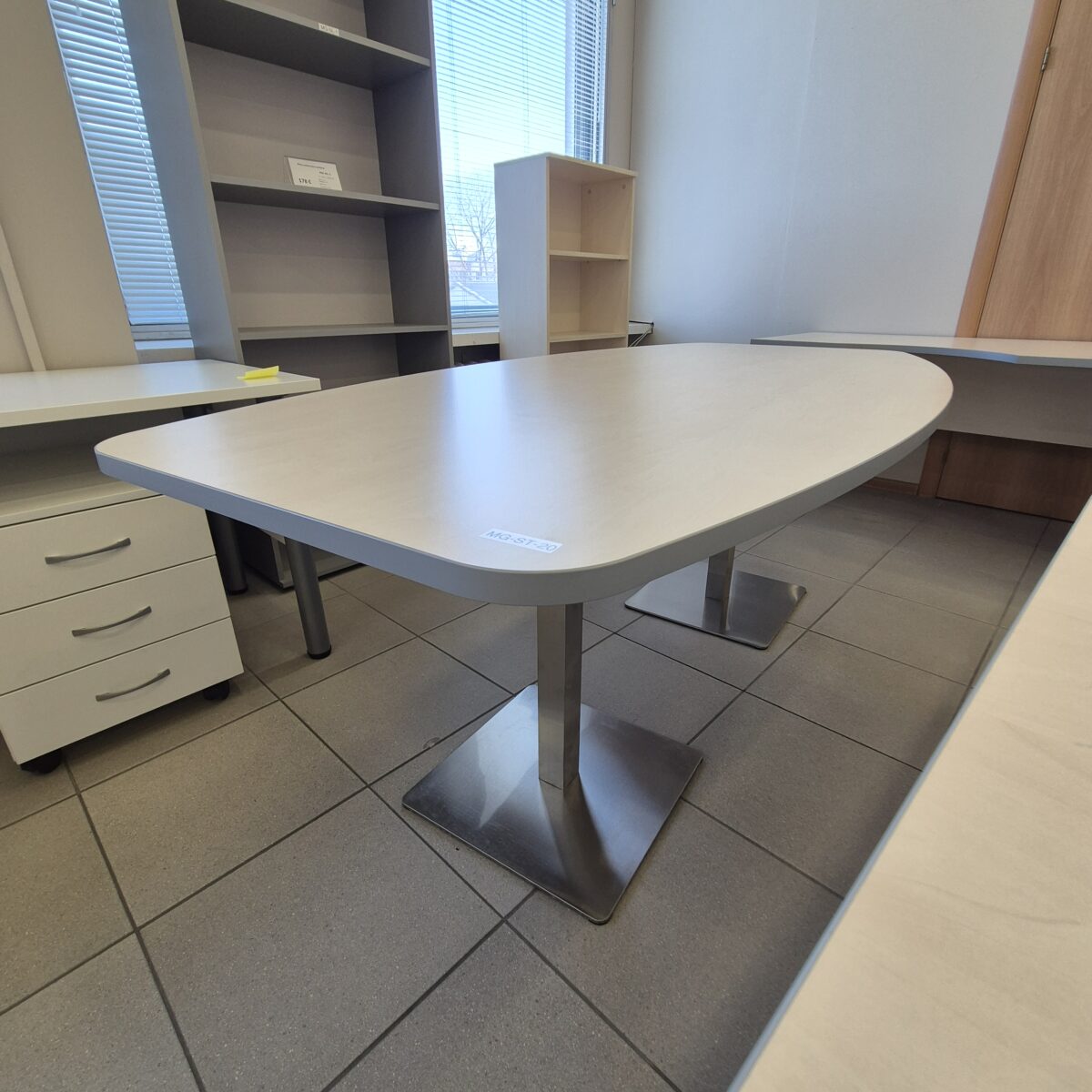 20250320_143732 Posėdžių stalas - Image 1