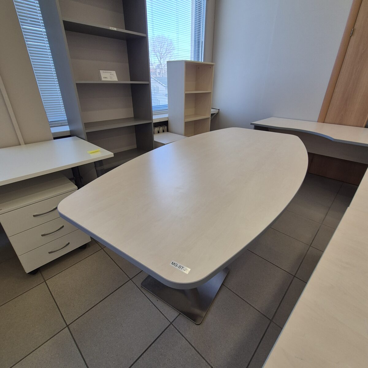 Posėdžių stalas - Image 2