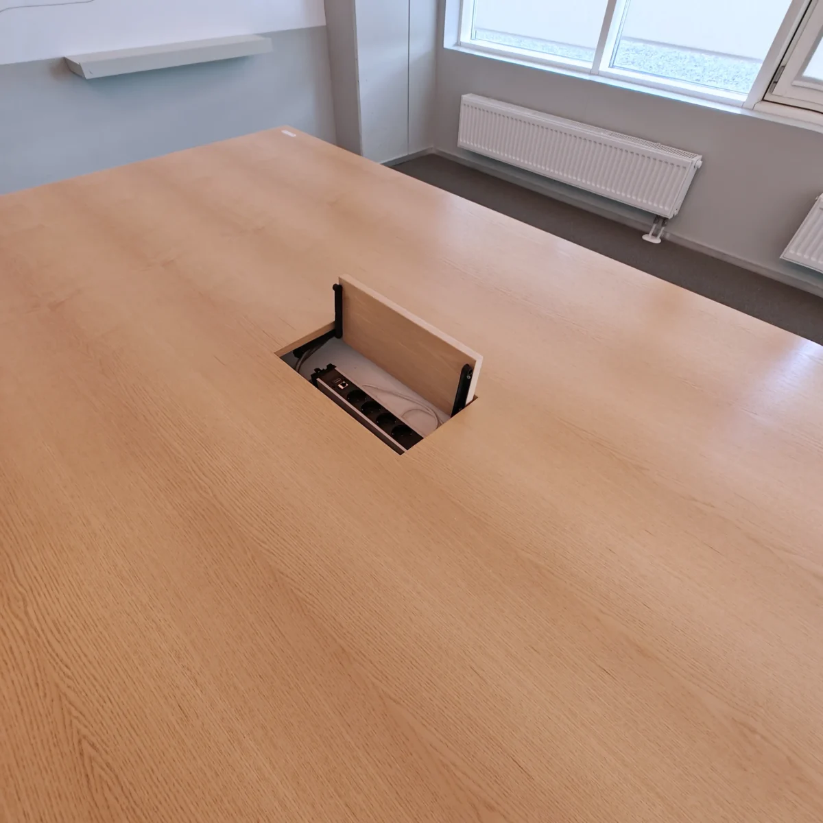 18-os vietų posėdžių stalas - Image 5