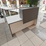 Baltos ir pilkos spalvos recepcija