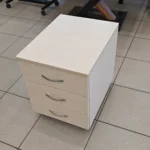 Beržo spalvos stalčių blokas ant ratukų