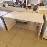 Beržo spalvos rašomasis stalas