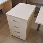 Beržo spalvos keturių stalčių spintelė