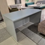 Pilkas darbo stalas su pilnu kojų uždengimu - Image 2