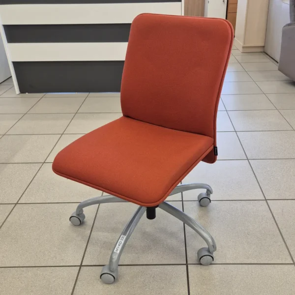 Oranžinė darbo kėdė be porankių