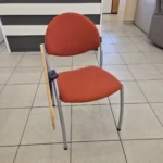 Oranžinė konferencijų kėdė su staliuku - Image 3