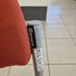 Oranžinė konferencijų kėdė su staliuku - Image 5