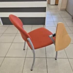 Oranžinė konferencijų kėdė su staliuku - Image 4