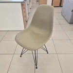 Žalia plastikinė lankytojų kėdė