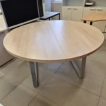 Ąžuolo spalvos apvalus posėdžių stalas - Image 3