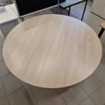 Ąžuolo spalvos apvalus posėdžių stalas - Image 2