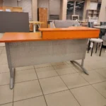 Buko ir beržo spalvos kairinis kampinis biuro stalas - Image 4