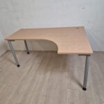 Naudotas buko spalvos dešinės pusės kampinis stalas - Image 3