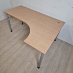 Naudotas buko spalvos dešinės pusės kampinis stalas